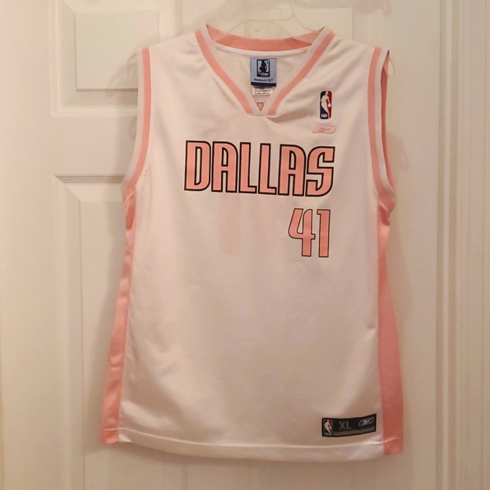 RARE Retired Nowitzki #41 Reebok nba4her YXL White with Pink Jersey (Excellent)